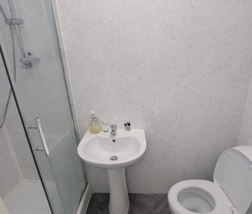 Room in a Shared House, Alum Rock Road, B8 - Photo 3