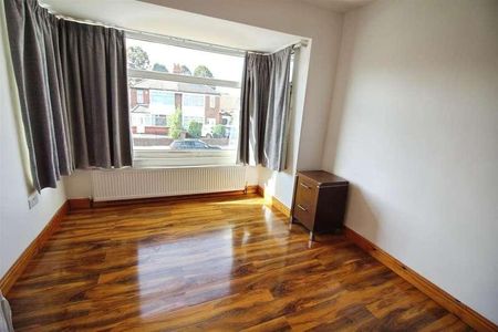 The Oval, Leeds, LS14 - Photo 4