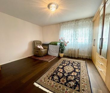 4-Zimmer-Stadtwohnung mit Aufzug, Einbauküche, 2 Balkone und Garage - Photo 1