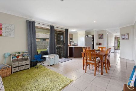 Spacious Family Home - Photo 3