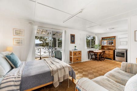 Charming Coastal Cottage - Photo 3