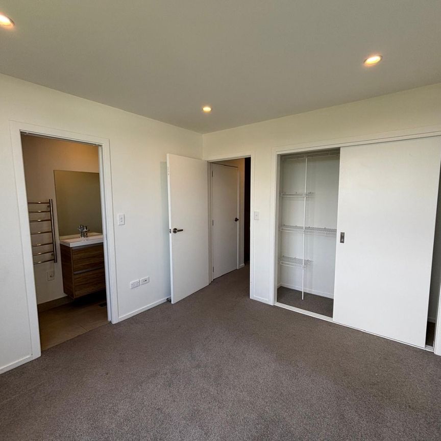 12 Tawa Road, Te Atatu Peninsula - Photo 1
