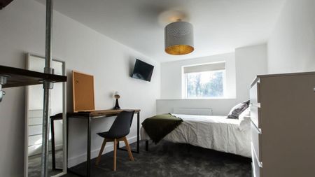 3 bedroom flat to rent - Photo 4