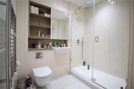 3 bedroom flat to rent - Photo 4