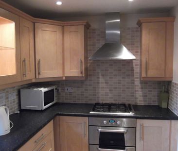 2 bedroom Flat - Cunningham Avenue, Salisbury Village, Hatfield - Photo 3