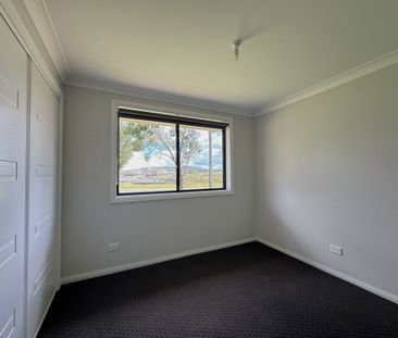 Modern, Open Plan 3-4 bedroom Brick Home - Photo 5