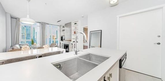 Stunning Yaletown Views + Modern Luxury: 2-Bdrm 2 Bth Home - Photo 2