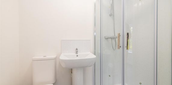 1 bed Room To Let - Photo 2
