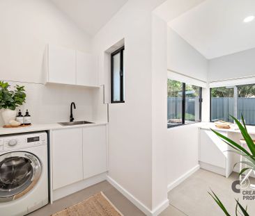 Newly renovated 3-bedroom coastal cottage - Photo 3