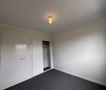 Modern 3-Bedroom Family Home with 2 Bathrooms and Garage - Photo 5