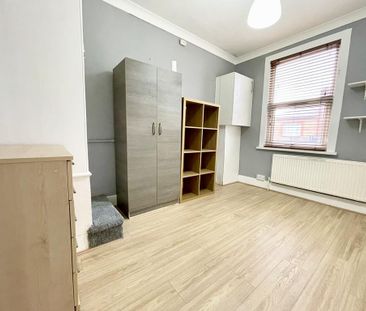 4 bedroom terraced house to rent - Photo 5