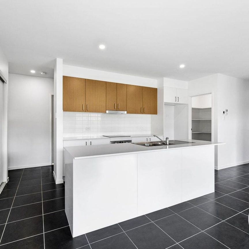 OPEN & BRIGHT 4 BEDROOM HOME - Photo 1