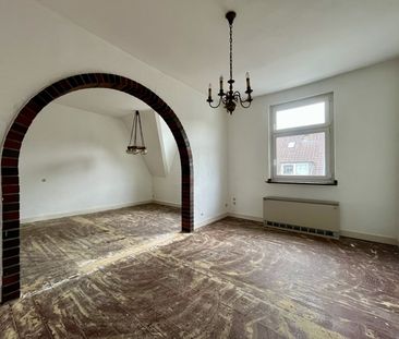 Wohnen mit Altbauflair! Helle 2,5-Zimmerwohnung mit hohen Decken in... - Photo 4