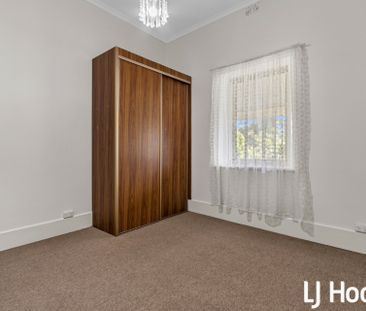 Charming 3-Bedroom Classic Stone Maisonette in a Prime Location - Photo 6