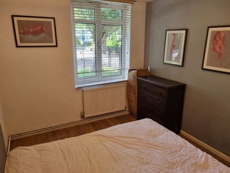 1 Bed Flat, Dickens Estate, SE16 - Photo 4