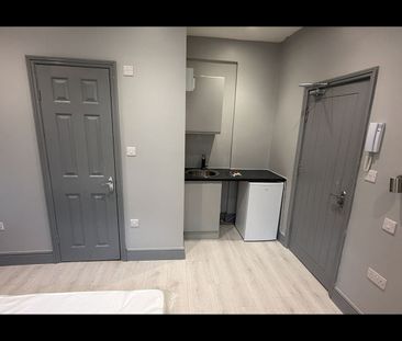 Studio Flat, Congleton Grove, SE18 - Photo 3