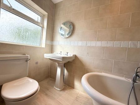 3 bedroom semi-detached house to rent - Photo 3