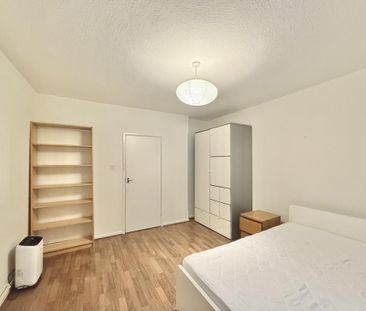 3 bedroom flat to rent - Photo 3
