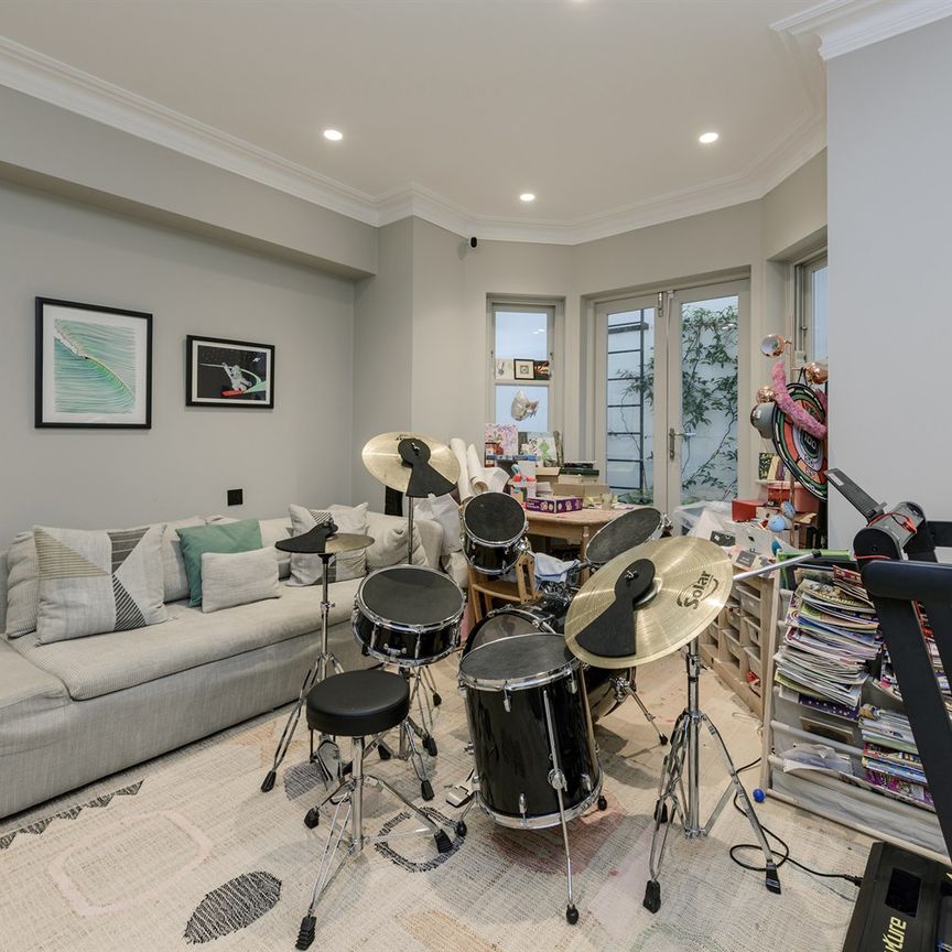 Balliol Road, W10 - Photo 1