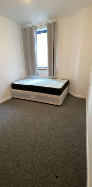 Room in a Shared House, Manchester Road, E14 - Photo 2