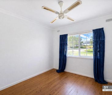 Spacious & Well-Maintained Original Home in a Convenient Kingswood ... - Photo 2