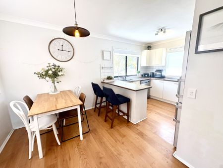 Furnished Tri-Level Home Between Chirn Park & The Broadwater - Photo 4