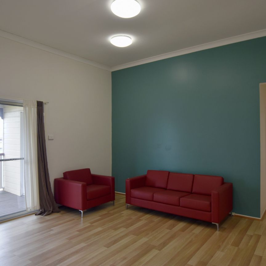 CHARMING GLADSTONE CENTRAL GEM! - Photo 1