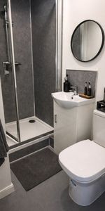 Studio Flat, Minister House, W3 - Photo 4