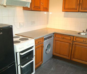 1 bedroom ground floor flat to rent - Photo 1