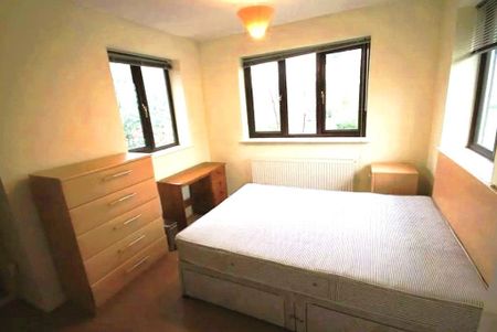 6 bedroom detached house to rent - Photo 5