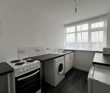 Queens Terrace, Scarborough, YO12 - Photo 4