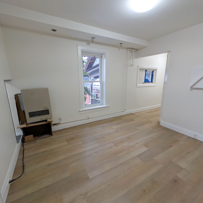 NEWLY UPDATED 1 BEDROOM APARTMENT IN WELLAND!! - Photo 1