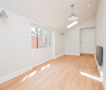 3 bedroom terraced house to rent - Photo 3