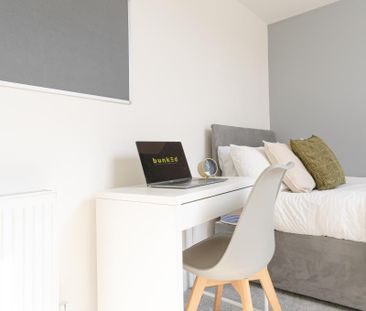 Stansted #70 - Photo 6