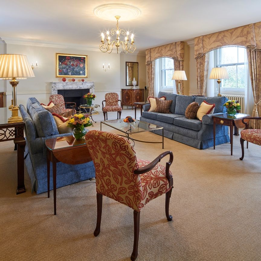 Luxury three-bedroom apartment in Kensington - Photo 1