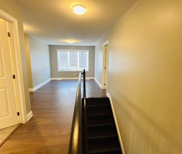 For Lease - 1096 Apolune Street, Barrhaven, Ontario - Photo 2