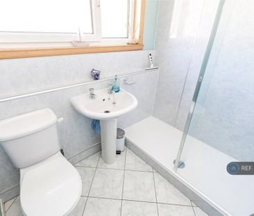 3 bedroom terraced house to rent - Photo 6