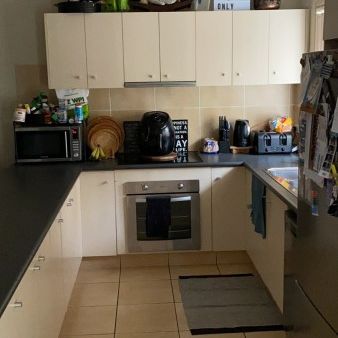 * Short term For Rent - Stylish Townhouse in Carrara - Photo 1