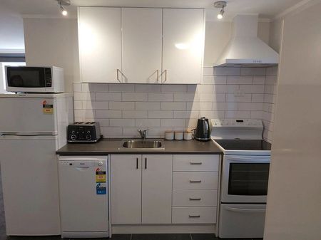 Tidy studio unit in good location - Photo 5