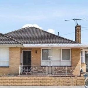 Just minutes' drive to Springvale Shopping Centre, - Photo 2