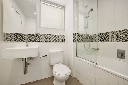 Well Positioned, Quality Apartment! - Photo 5