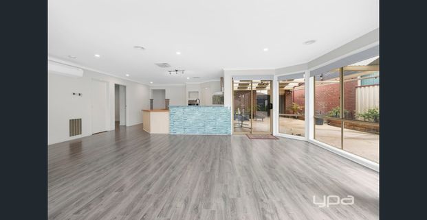 LARGE FAMILY HOME IN A CONVENIENT LOCATION! - Photo 1