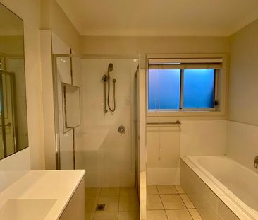 MODERN LIVING IN JORDAN SPRINGS! - Photo 2