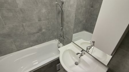 Pronájem bytu 1+kk a garsoniéry 29 m² - Fotografie 2