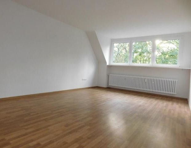 Schicke 3-Zimmerwohnung mit Laminat und modernisiertem Badezimmer... - Foto 1