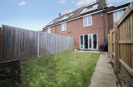 Violet Way, Yaxley, Peterborough, Cambridgeshire, PE7 - Photo 2