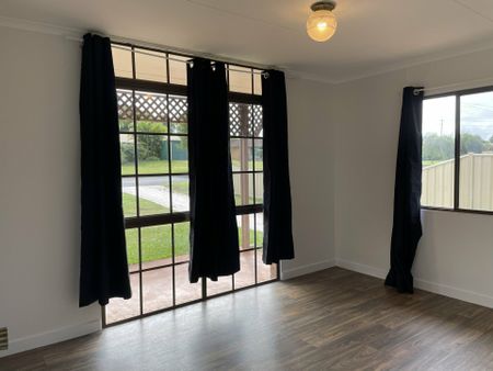 Freshly painted 3 bedroom Lowset home - Photo 2