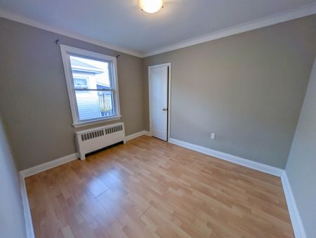 Spacious 3 Bedroom House in St. Catharines - Photo 4