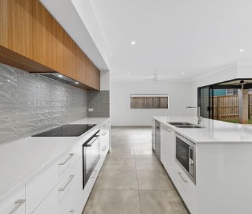 Spacious Four Bedroom Home in Quiet Pocket! - Photo 6