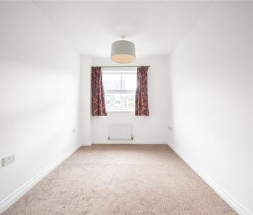 3 bedroom end of terrace house to rent - Photo 3